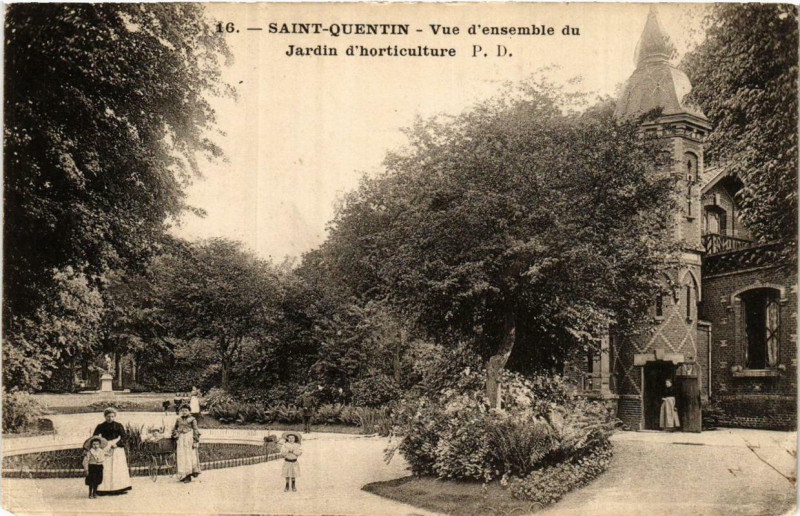 Carte postale ancienne Saint-Quentin Vue d'ensemble du Jardin d'horticulture à Saint-Quentin