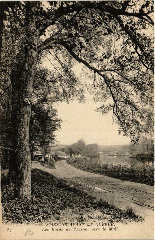 Carte postale ancienne Soissons Les Bords de l'Aisne vers le Mail à Soissons