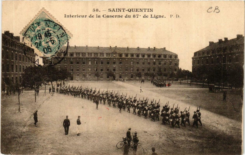 Carte postale ancienne Saint-Quentin Interieur de la Caserne du 87 de Ligne à Saint-Quentin