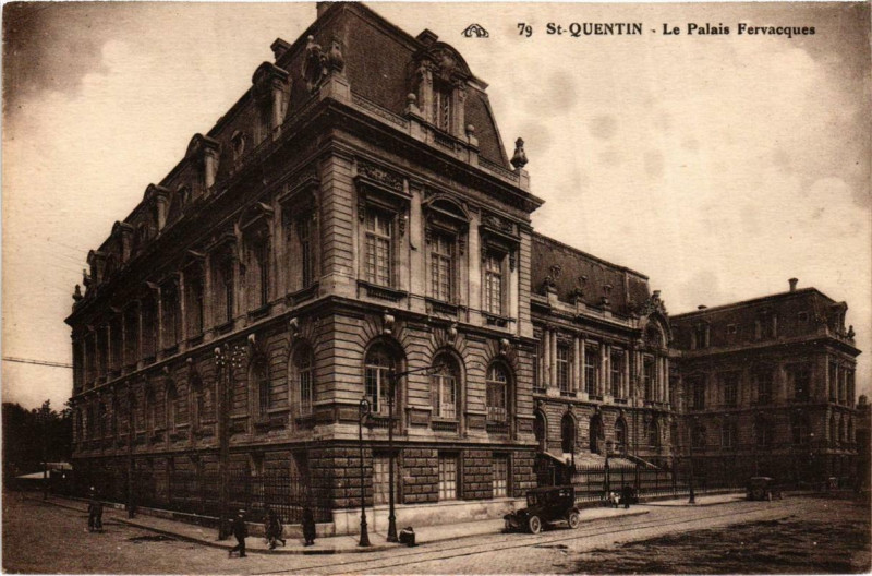 Carte postale ancienne Saint-Quentin Le Palais Fervacques à Saint-Quentin