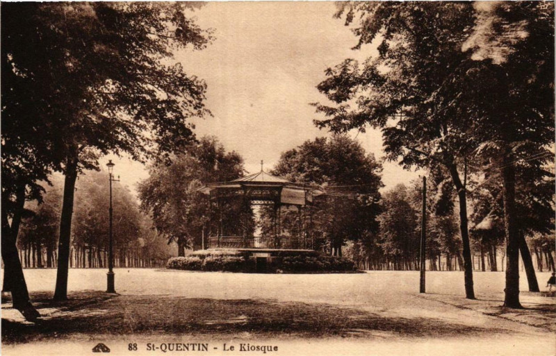 Carte postale ancienne Saint-Quentin Le Kiosque à Saint-Quentin