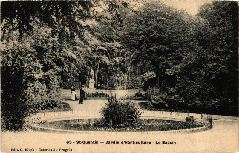 Carte postale ancienne Saint-Quentin Jardin d'Horticulture. Le Bassin à Saint-Quentin