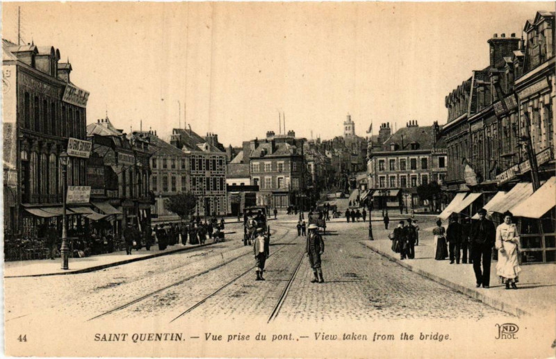 Carte postale ancienne Saint-Quentin Vue prise du Pont à Saint-Quentin