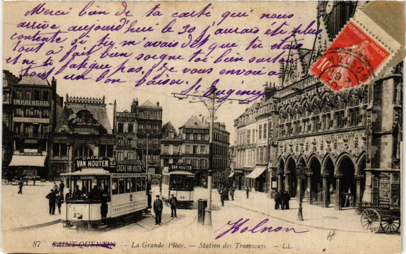 Carte postale ancienne Saint-Quentin La Grande Place à Saint-Quentin