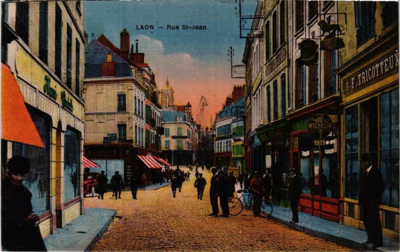 Carte postale ancienne Laon Rue Saint-Jean à Laon