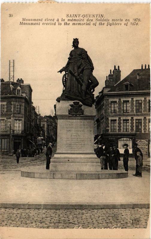 Carte postale ancienne Saint-Quentin Mon. élevé a la memoire des Soldats morts à Saint-Quentin