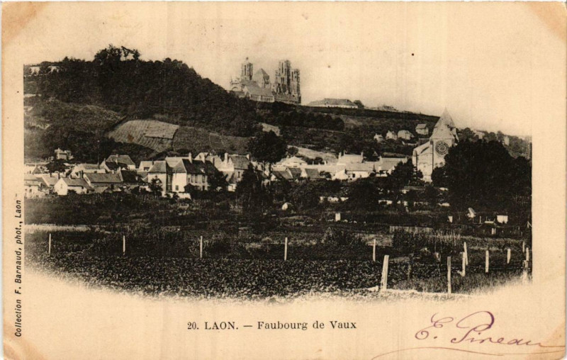 Carte postale ancienne Laon Faubourg de Vaux à Laon