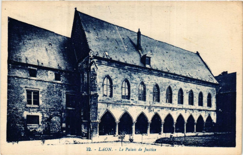 Carte postale ancienne Laon Le Palais de Justice à Laon
