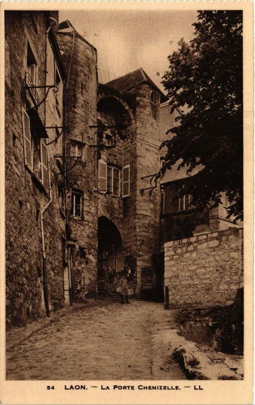 Carte postale ancienne Laon La Porte Chenizelle à Laon