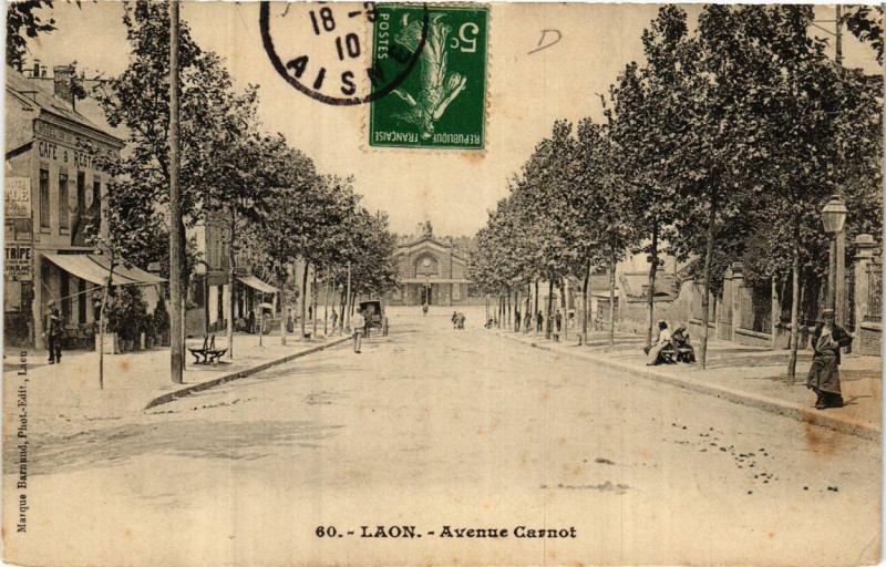 Carte postale ancienne Laon Avenue Carnot à Laon