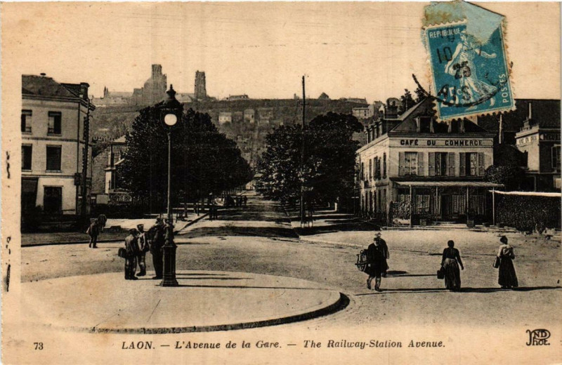 Carte postale ancienne Laon Avenue de la Gare à Laon