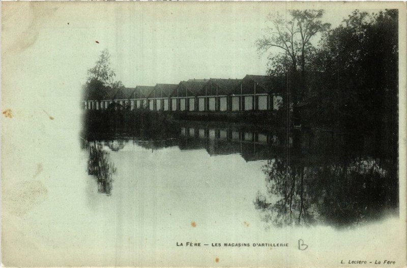 Carte postale ancienne Fere-en-Tardenois Les Magasins d'Artillerie à Fère-en-Tardenois