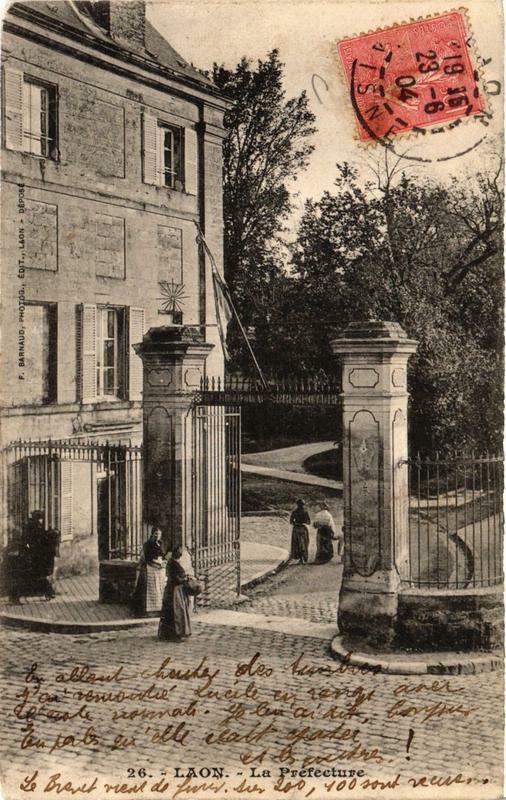 Carte postale ancienne Laon La Préfecture à Laon