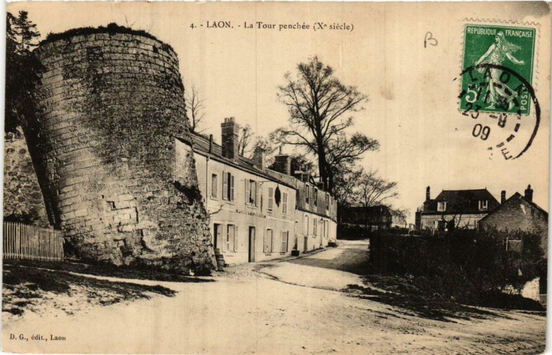 Carte postale ancienne Laon La Tour Penchée à Laon
