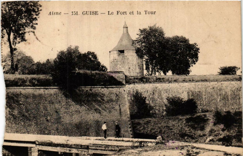 Carte postale ancienne Guise Le Fort et la Tour à Guise