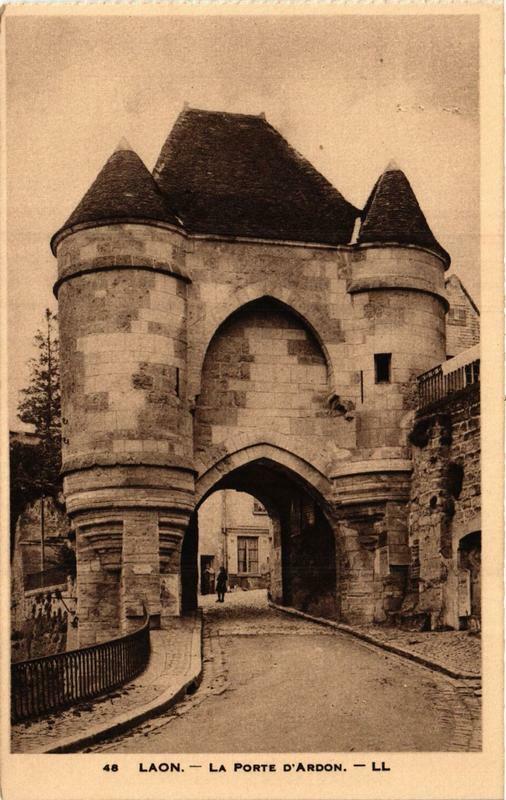 Carte postale ancienne Laon La Porte d'Ardon à Laon
