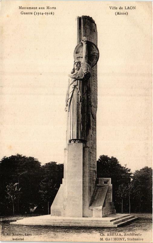 Carte postale ancienne Laon Monument aux Morts à Laon