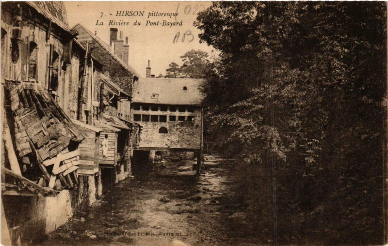 Carte postale ancienne Hirson La Riviere du Pont Bayard à Hirson