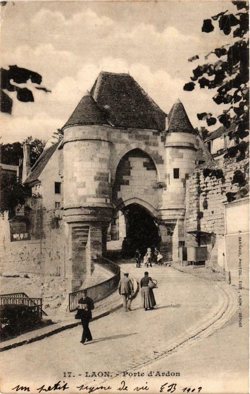 Carte postale ancienne Laon Porte d'Ardon à Laon