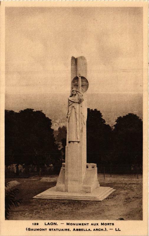 Carte postale ancienne Laon Monument aux Morts à Laon