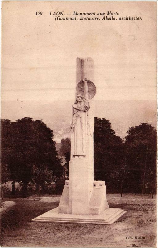 Carte postale ancienne Laon Monument aux Morts à Laon