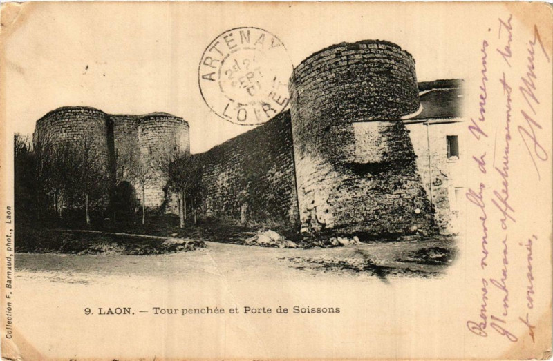 Carte postale ancienne Laon Tour penchée et Porte de Soissons à Laon