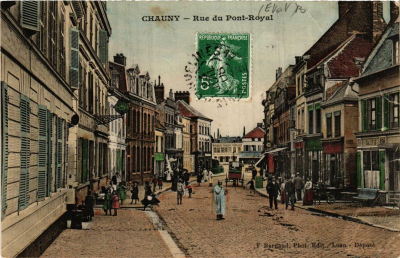 Carte postale ancienne Chauny Rue du Pont Royal à Chauny