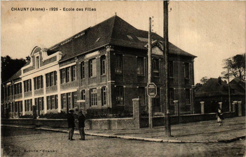 Carte postale ancienne Chauny Ecole de Filles à Chauny