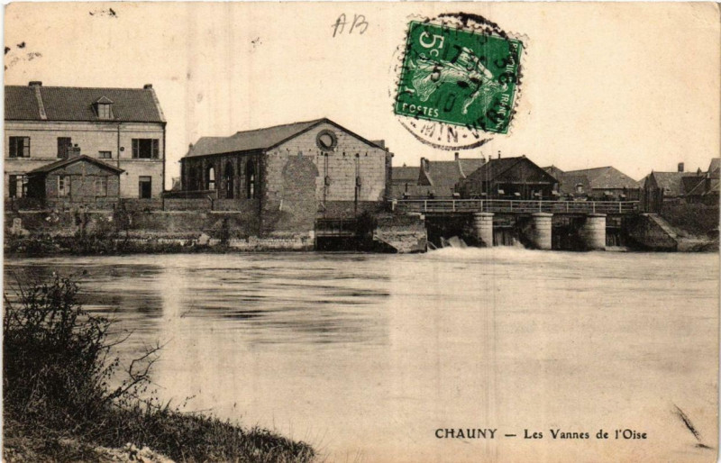 Carte postale ancienne Chauny Les Vannes de l'Oise à Chauny