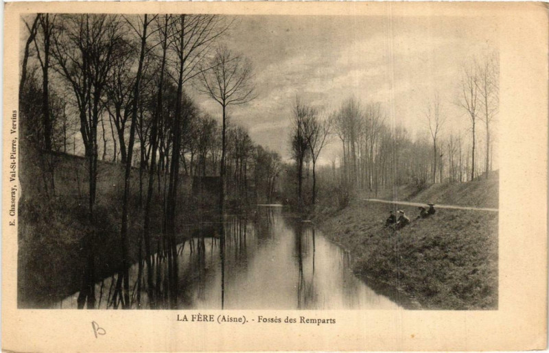 Carte postale ancienne Fere-en-Tardenois Fossés des Remparts à Fère-en-Tardenois