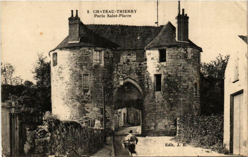 Carte postale ancienne Chateau-Thierry Porte Saint-Pierre à Château-Thierry