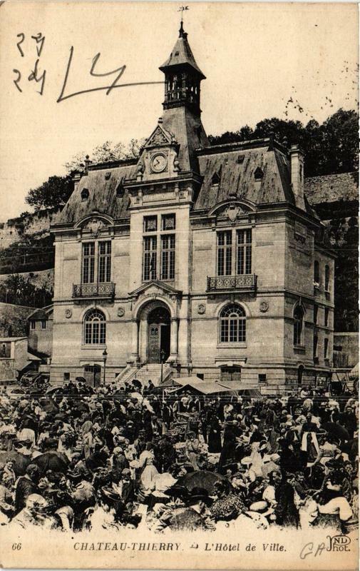 Carte postale ancienne Chateau-Thierry Hotel de Ville à Château-Thierry