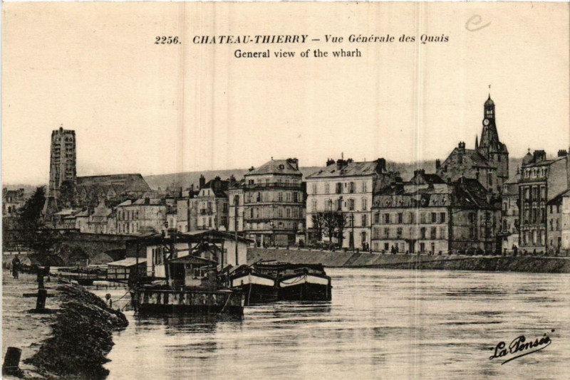 Carte postale ancienne Chateau-Thierry Vue générale des Quais à Château-Thierry