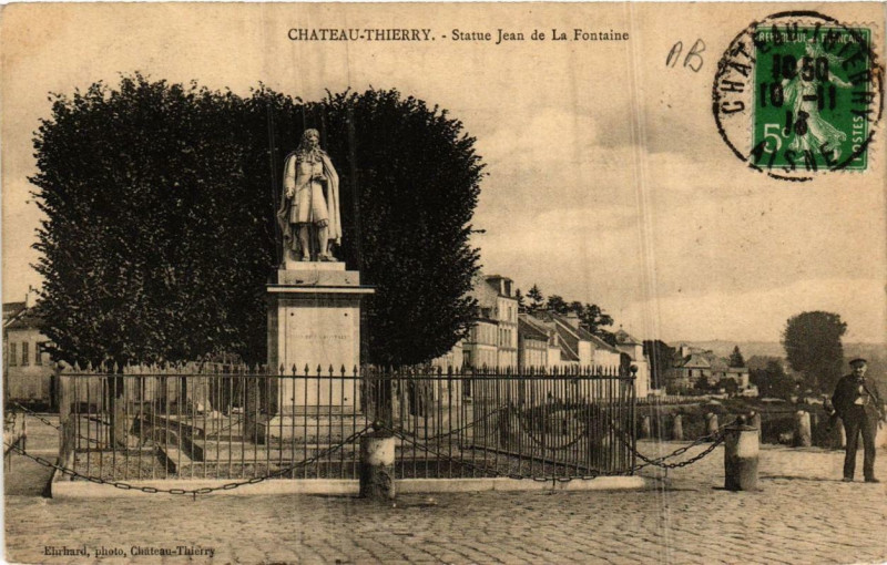 Carte postale ancienne Chateau-Thierry Statue Jean de la Fontaine à Château-Thierry