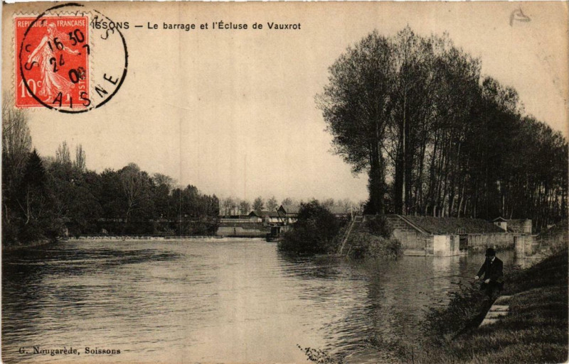 Carte postale ancienne Soissons Le barrage et l'Ecluse de Vauxrot à Soissons
