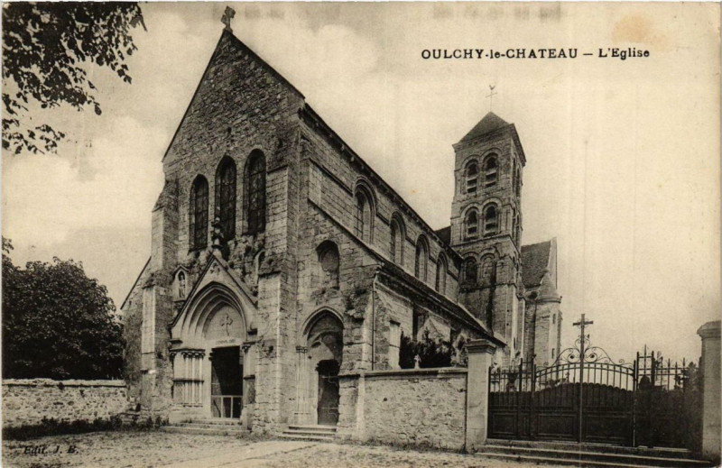 Carte postale ancienne Oulchy-le-Chateau Eglise à Oulchy-le-Château
