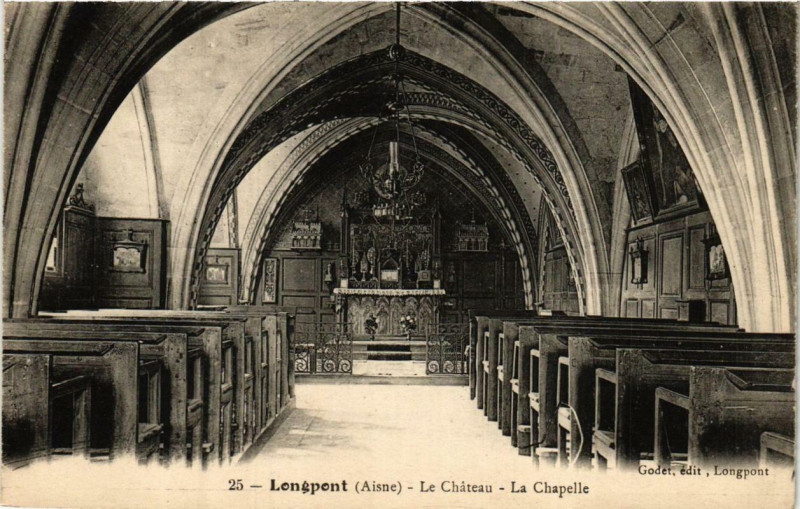 Carte postale ancienne Longpont Le Chateau. La Chapelle à Longpont