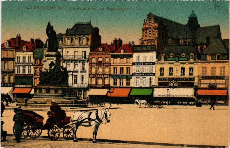 Carte postale ancienne Saint-Quentin La Place et la Basilique à Saint-Quentin