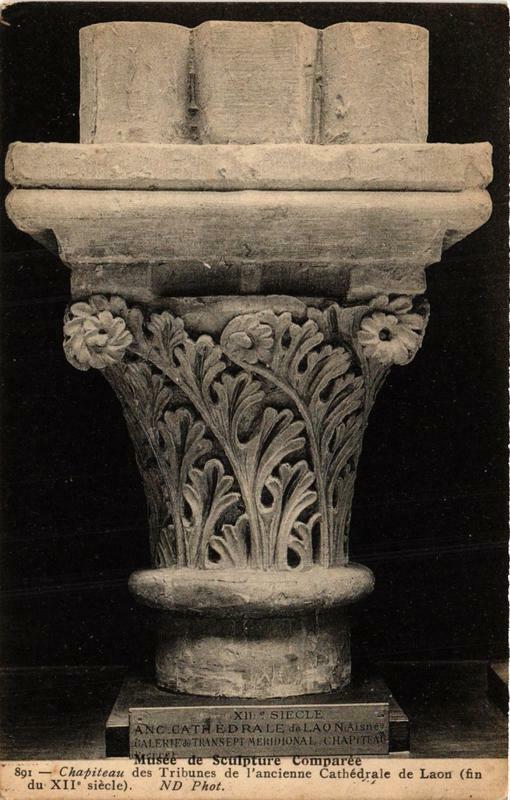 Carte postale ancienne Chapiteau des Tribunes de l'ancienne Cathédrale de Laon à Laon
