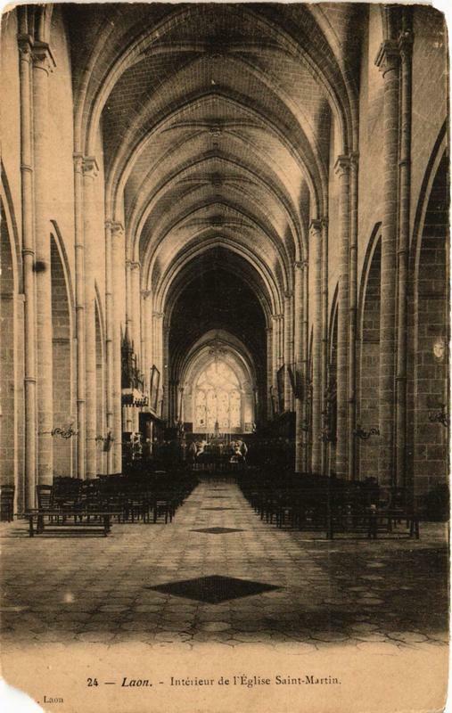Carte postale ancienne Laon Intérieur de l'Eglise Saint-Martin à Laon