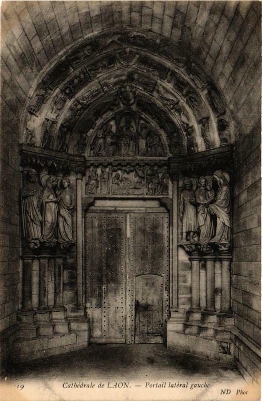 Carte postale ancienne Cathédrale de Laon Portail latéral gauche à Laon