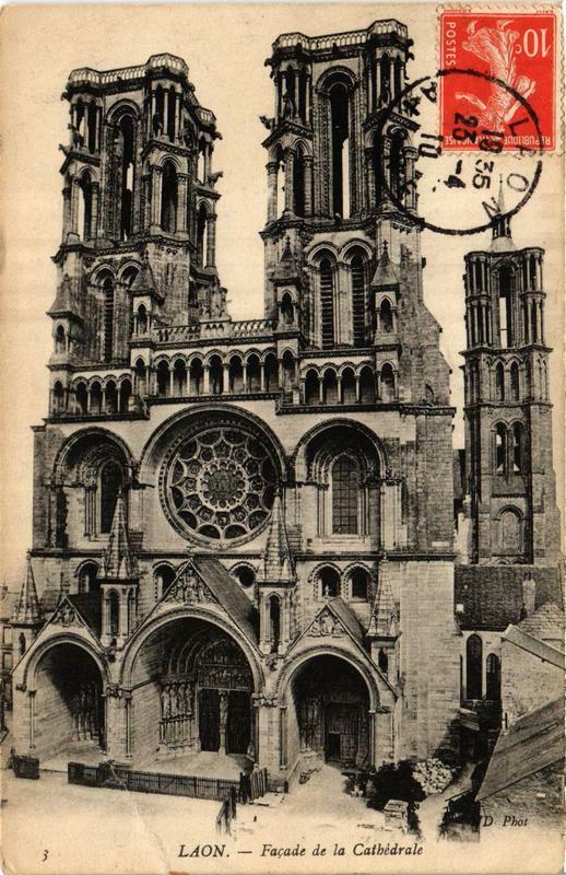 Carte postale ancienne Façade de la Cathédrale à Laon