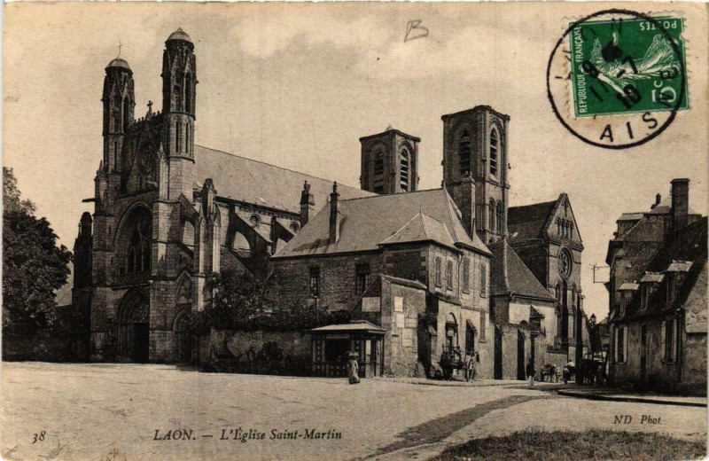 Carte postale ancienne Laon Eglise Saint-Martin à Laon