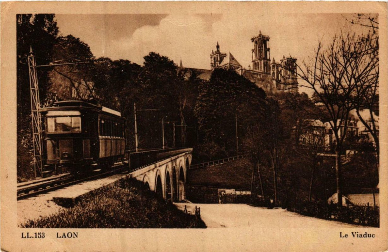 Carte postale ancienne Laon Le Viaduc à Laon