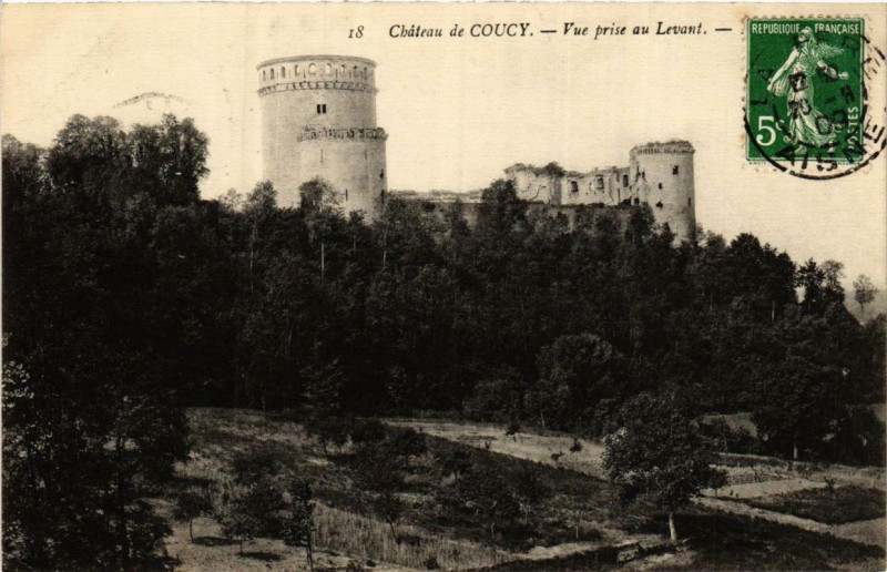 Carte postale ancienne Chateau de Coucy Vue prise au levant