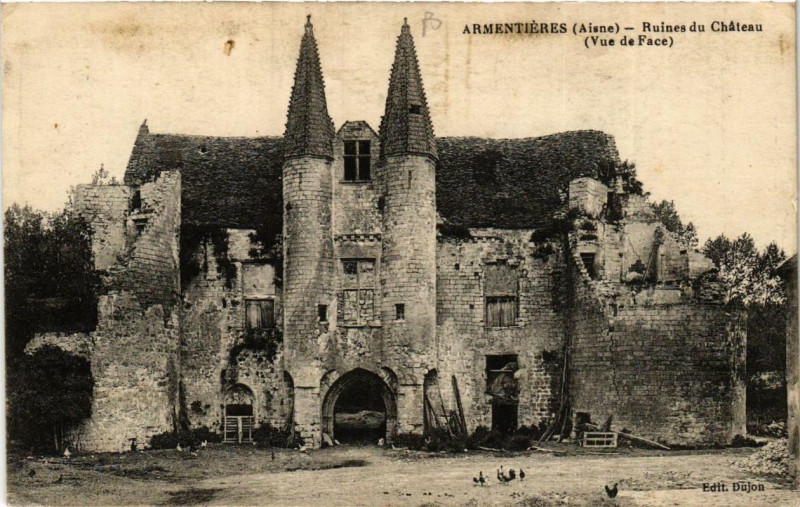 Carte postale ancienne Armentieres Ruines du Chateau