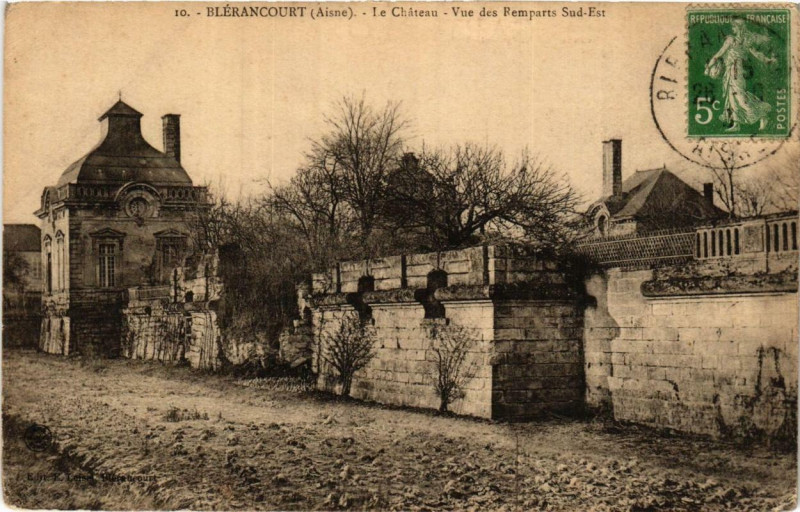 Carte postale ancienne Blerancourt Le Chateau. Vue des Remparts Sud-Est à Blérancourt