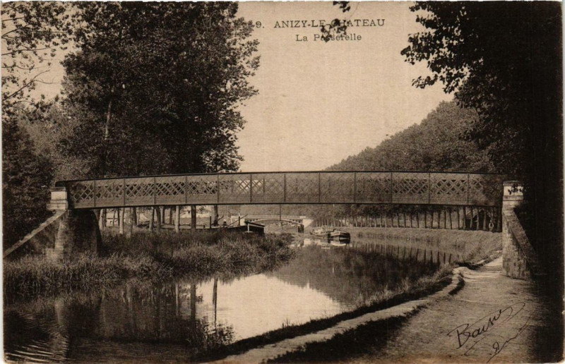 Carte postale ancienne Anizy le Chateau. La Passerelle