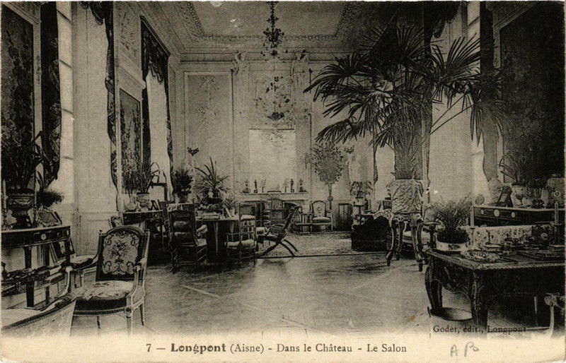 Carte postale ancienne Longpont Dans le Chateau. Le Salon à Longpont