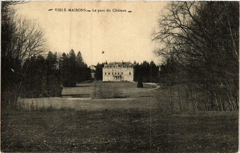 Carte postale ancienne Viels Maisons. Le parc du Chateau à Viels-Maisons